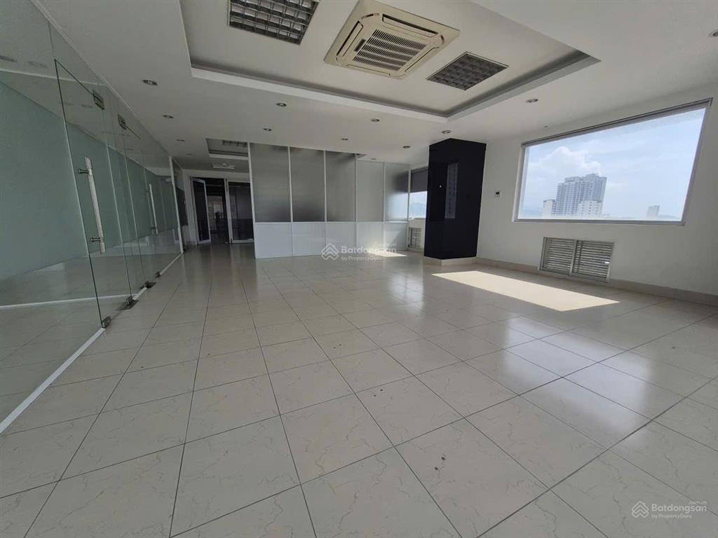 Cho thuê mặt bằng văn phòng tầng 8 (hướng biển) tòa nhà nha trang tower tại trung tâm tp nha trang