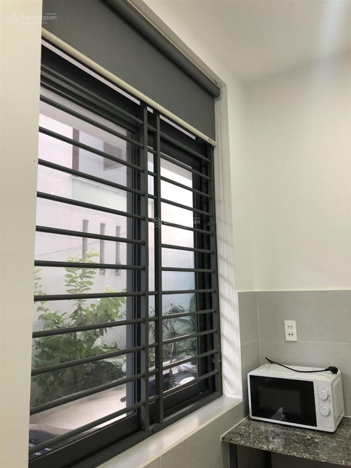 Cho thuê căn hộ ngay tt tp xây mớithoáng mát có nhiều cửa sổ, sân riêngfull nội thất5.5tr /tháng