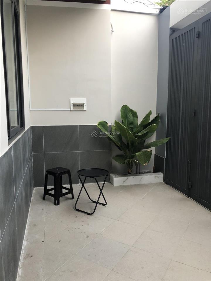 Cho thuê căn hộ ngay tt tp xây mớithoáng mát có nhiều cửa sổ, sân riêngfull nội thất5.5tr /tháng