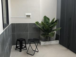 Cho thuê căn hộ ngay tt tp xây mớithoáng mát có nhiều cửa sổ, sân riêngfull nội thất5.5tr /tháng