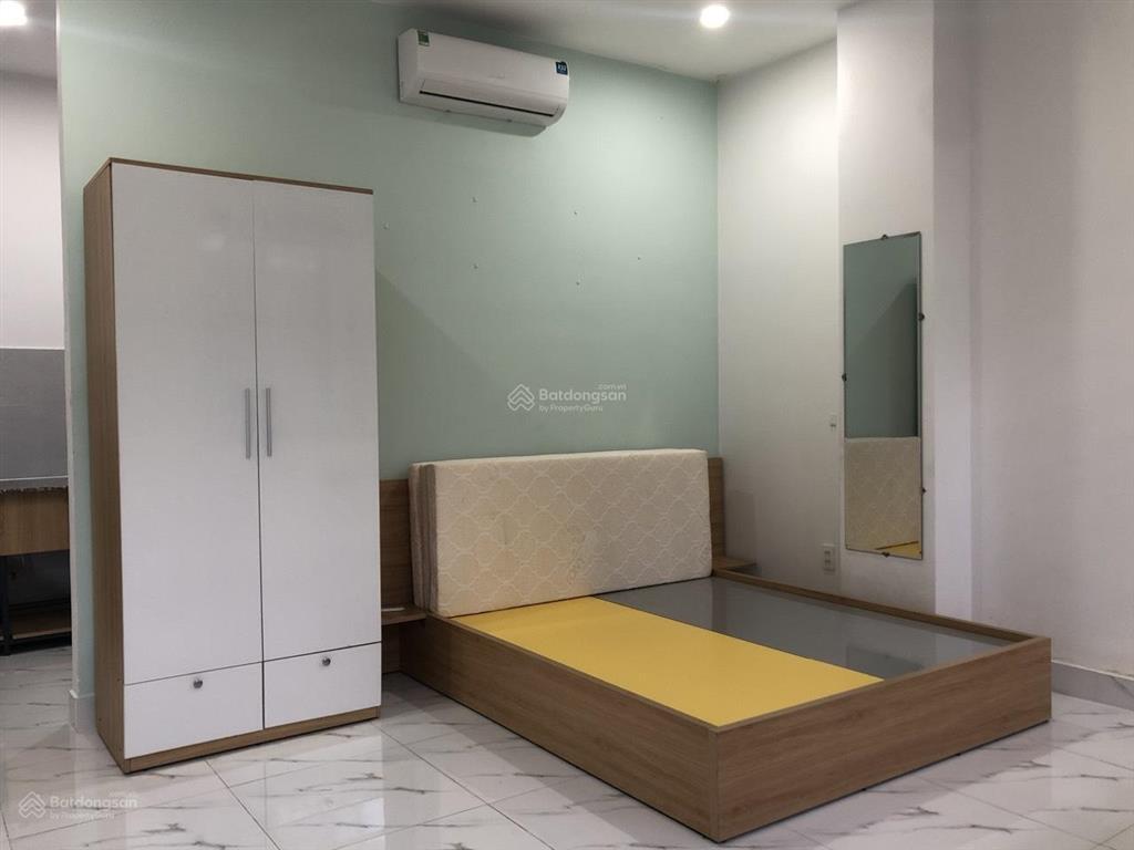 Cho thuê căn hộ ngay tt tp xây mớithoáng mát có nhiều cửa sổ, sân riêngfull nội thất5.5tr /tháng