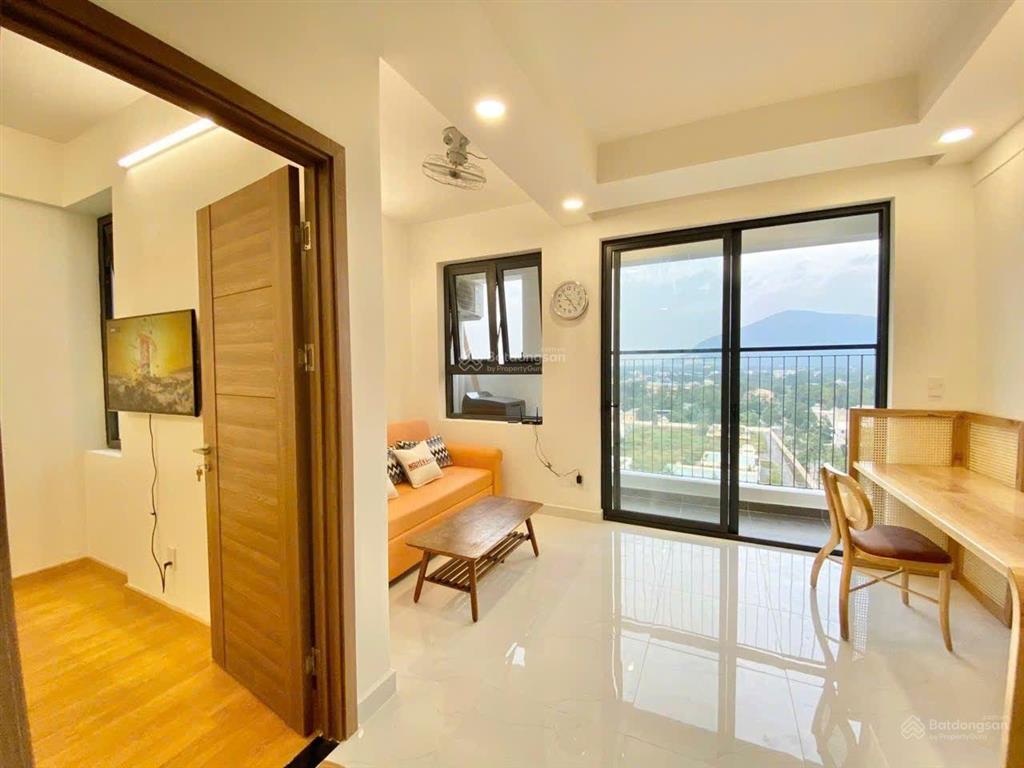 Hợp đồng 3 năm. giá 6 triệu / tháng. nội thất như hình. 43m2 view núi thoáng mát