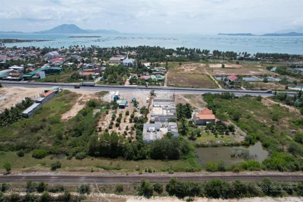 Bán nhà, chính chủ, sổ hồng giá rẻ nhất thị trường, mặt tiền quốc lộ 1a, tại thị trấn vạn giã