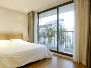 Chung cư đủ đồ tại cầu giấy, gần bigc, 50m2, có ban công, nội thất hiện đại, an ninh, ô tô đỗ cửa