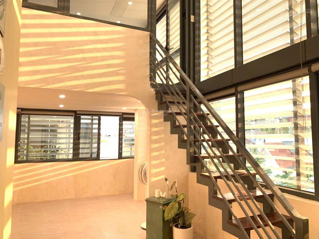 Nhượng gấp văn phòng 50m2 tại trung tâm ba đình, gần lăng bác, ô tô đỗ cửa, giá cực tốt
