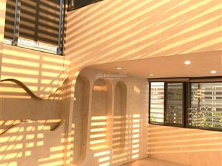 Nhượng gấp văn phòng 50m2 tại trung tâm ba đình, gần lăng bác, ô tô đỗ cửa, giá cực tốt