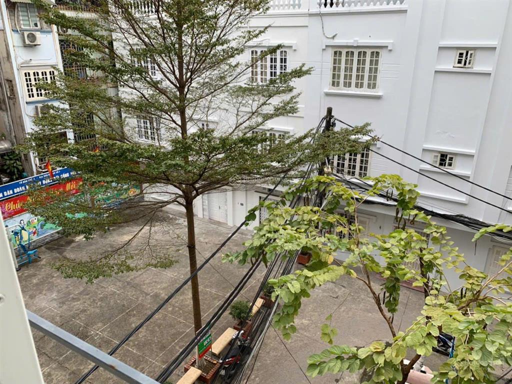 Nhượng gấp văn phòng 50m2 tại trung tâm ba đình, gần lăng bác, ô tô đỗ cửa, giá cực tốt