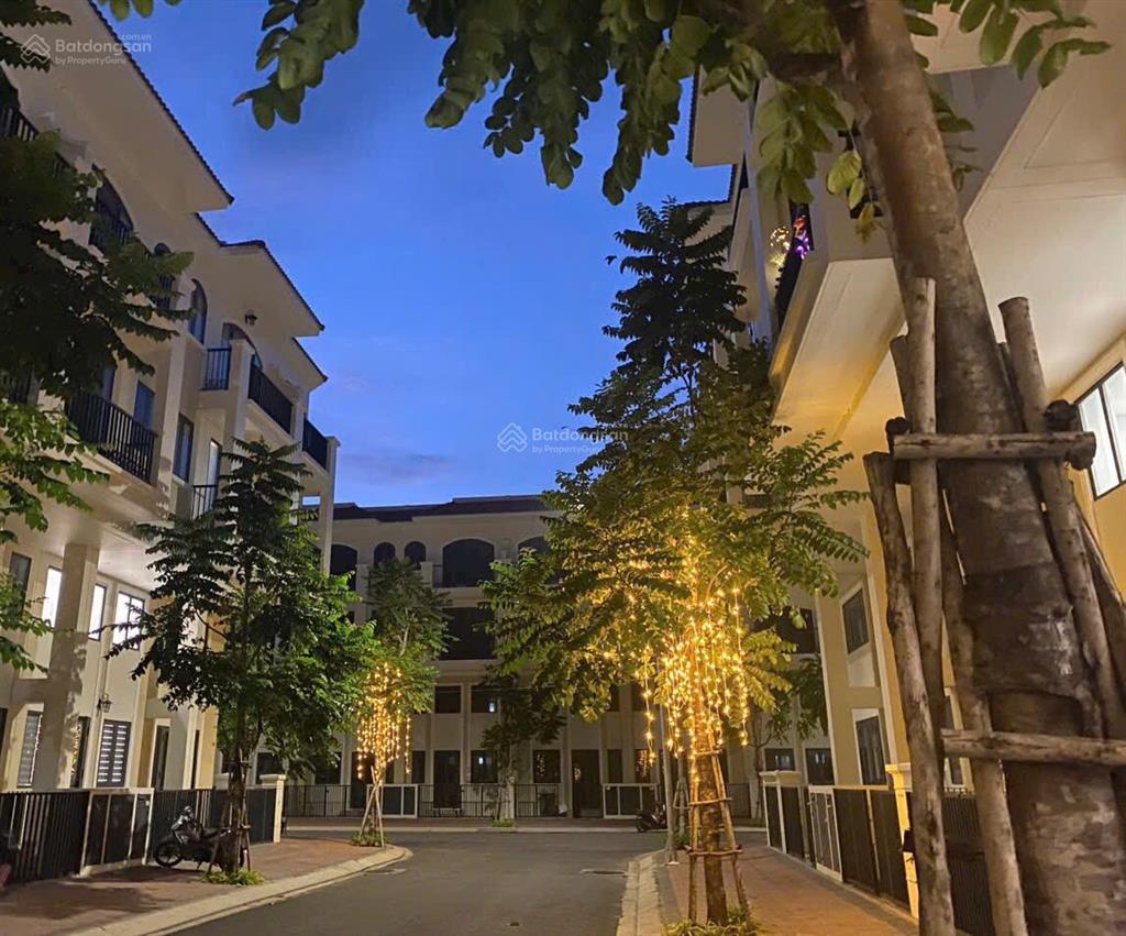 Nhà phố thấp tầng senturia nam sài gòn gđ2, view sông hiệp ân, liền kề pmh