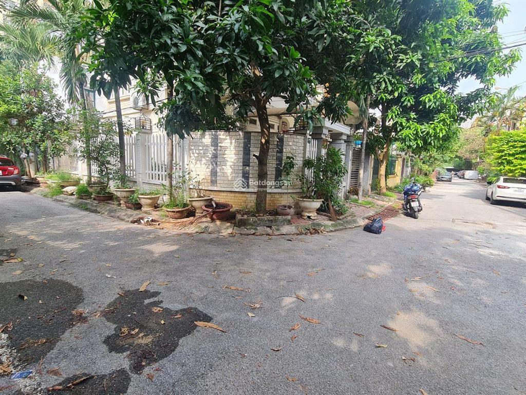 Bán căn góc 2 mặt tiền diện tích 140m2 x 4 tầng, góc 2 mặt tiền 8m và 17m, đã hoàn thiện, 36.5 tỷ