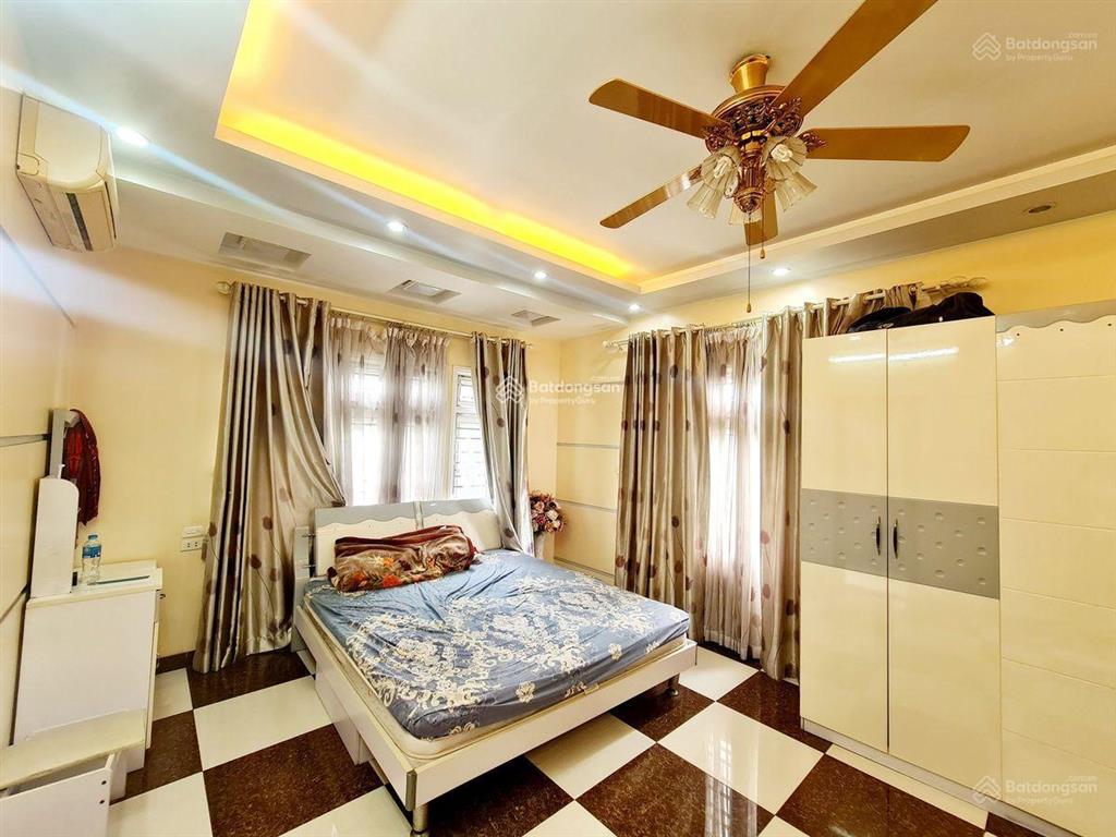 Bán căn góc 2 mặt tiền diện tích 140m2 x 4 tầng, góc 2 mặt tiền 8m và 17m, đã hoàn thiện, 36.5 tỷ
