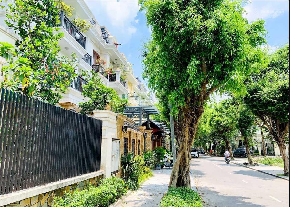 Cần tiền bán căn biệt thự linh đàm 245m2 x 4 tầng, giá 65 tỷ, sđcc, đang cho thuê