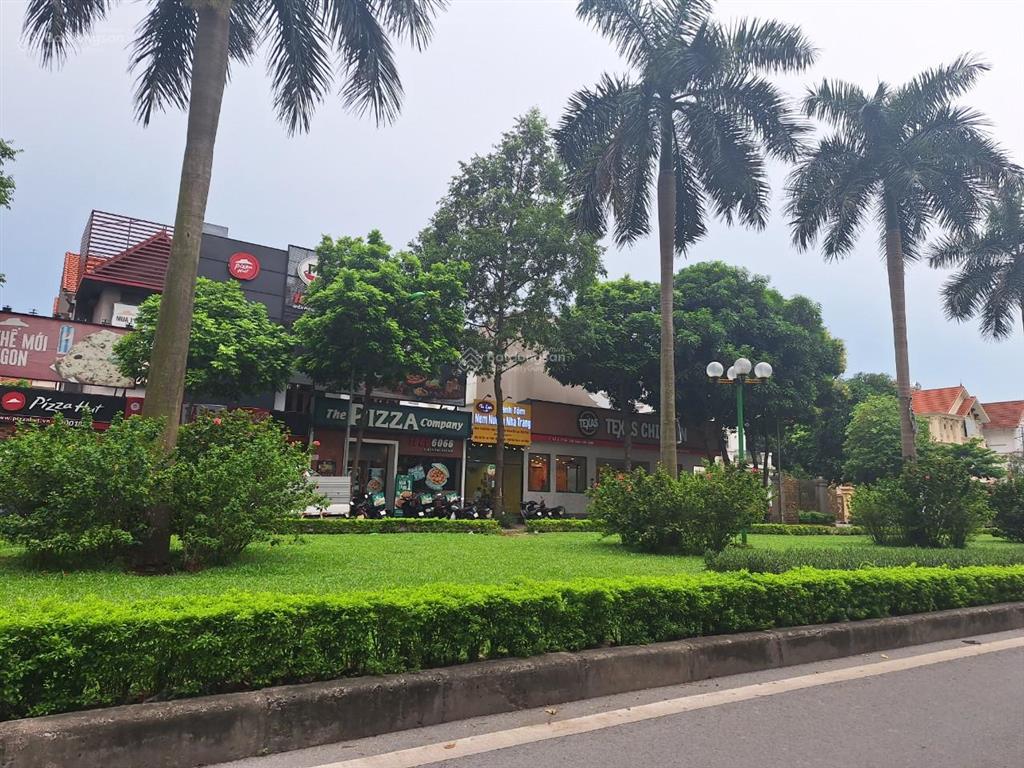 Bán biệt thự tây nam linh đàm 200m2, nhà hoàn thiện 8 tỷ nội thất cao cấp, view nhìn giữa vườn hoa