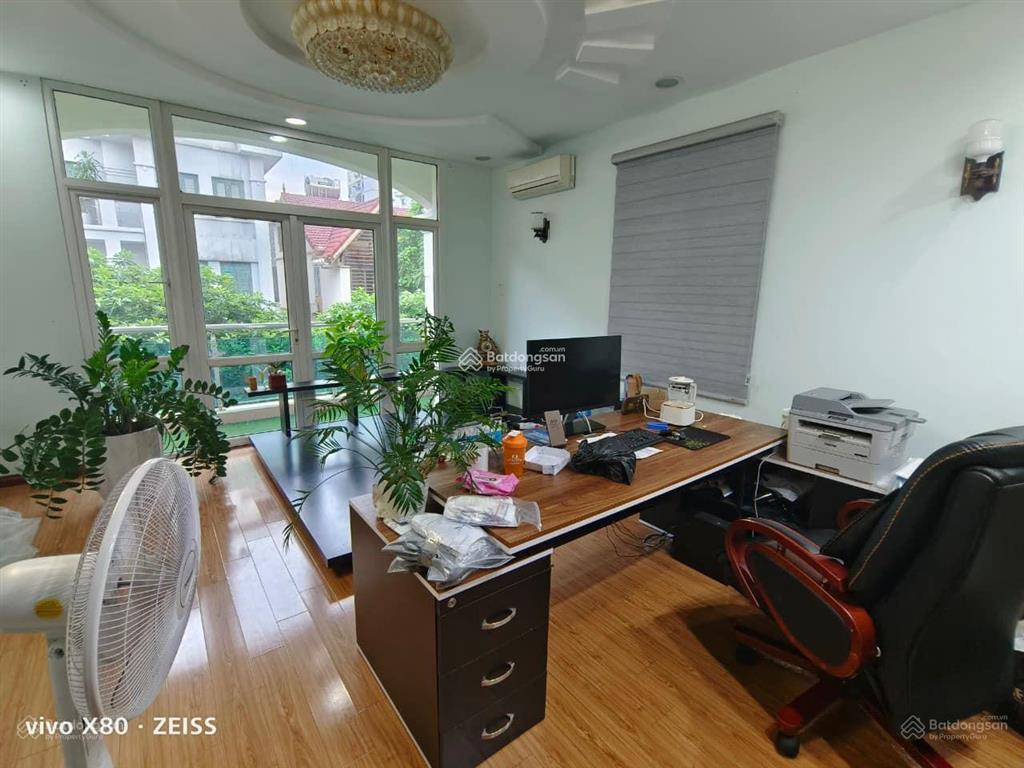 Cho thuê biệt thự linh đàm diện tích 250m2  40tr/th, xây 4.5 tầng, đã hoàn thiện mới,khu trung tâm
