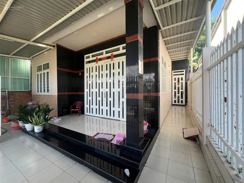 Bán gấp nhà đẹp trung tâm xã phước thạnh (hiệp thạnh cũ), gò dầu, tây ninh. gần nhà thờ hiệp thạnh