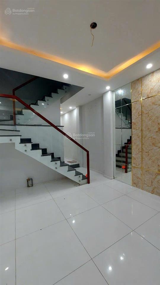 Bán nhà nguyễn xíphạm văn đồng phường 13 cũ 4.2x10 2 lầu sân thượng. 4 phòng ngủ 5 wc. giá 6,5tỷ.