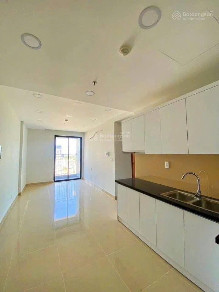 Nhà sổ hồng tầng cao (24.08), 2pn2wc giá chỉ 2ti4, gần làng đhqg hcm, view hồ bơi  dễ cho thuê