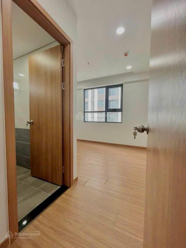 Nhà sổ hồng tầng cao (24.08), 2pn2wc giá chỉ 2ti4, gần làng đhqg hcm, view hồ bơi  dễ cho thuê