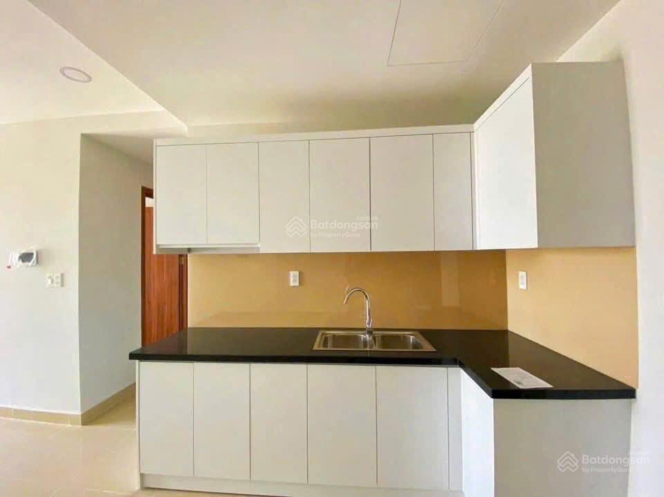 Nhà sổ hồng tầng cao (28.24), 2pn2wc giá chỉ 2ti39, gần làng đhqg hcm , view hồ bơi dễ cho thuê