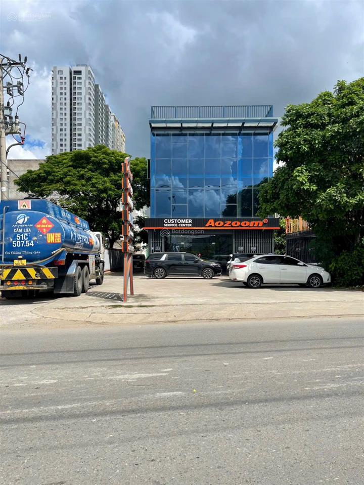 Cho thuê mặt bằng làm showroom oto, vp cty, kho xưởng dt 800m sử dụng mặt tiền đường đào trí, q7