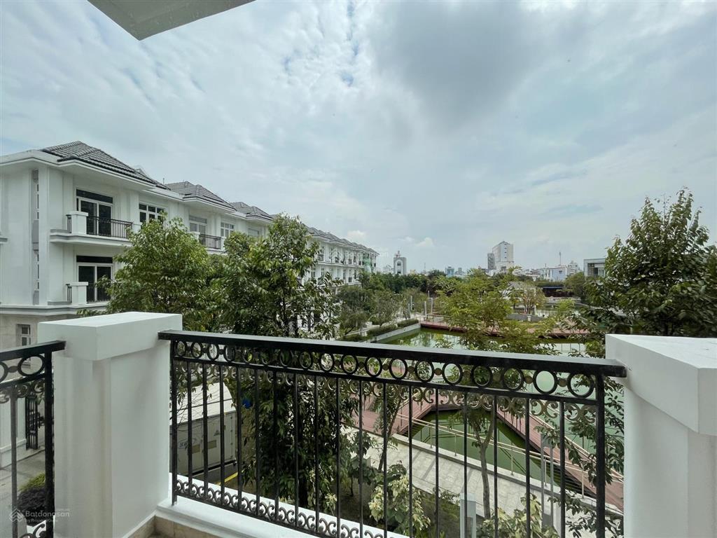 Cho thuê biệt thự cao cấp the peak garden, q7, có hầm, thang máy, 2 mặt tiền trước sau 60tr/th