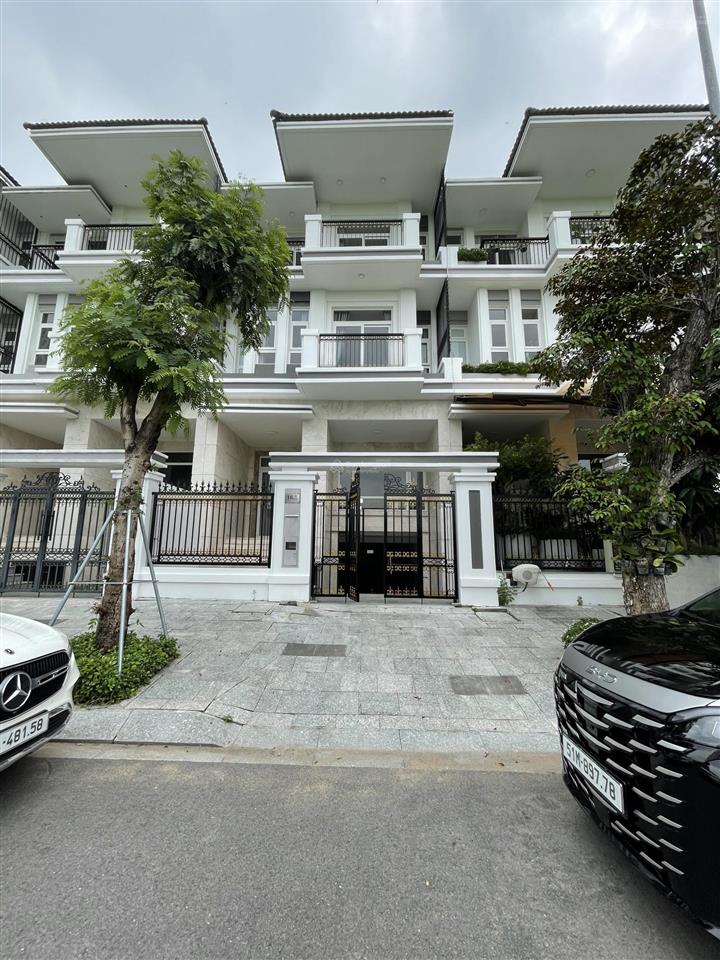 Cho thuê biệt thự cao cấp the peak garden, q7, có hầm, thang máy, 2 mặt tiền trước sau 60tr/th