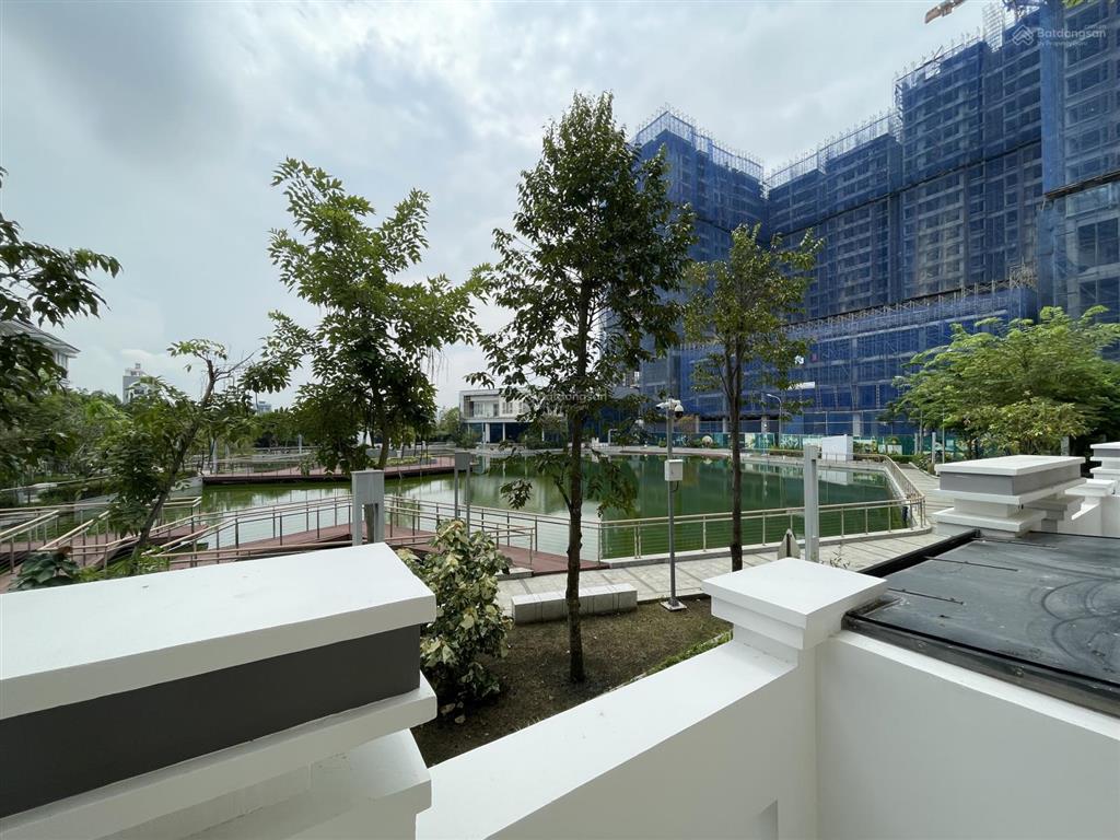 Cho thuê biệt thự cao cấp the peak garden, q7, có hầm, thang máy, 2 mặt tiền trước sau 60tr/th