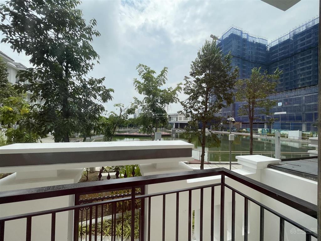 Cho thuê biệt thự cao cấp the peak garden, q7, có hầm, thang máy, 2 mặt tiền trước sau 60tr/th