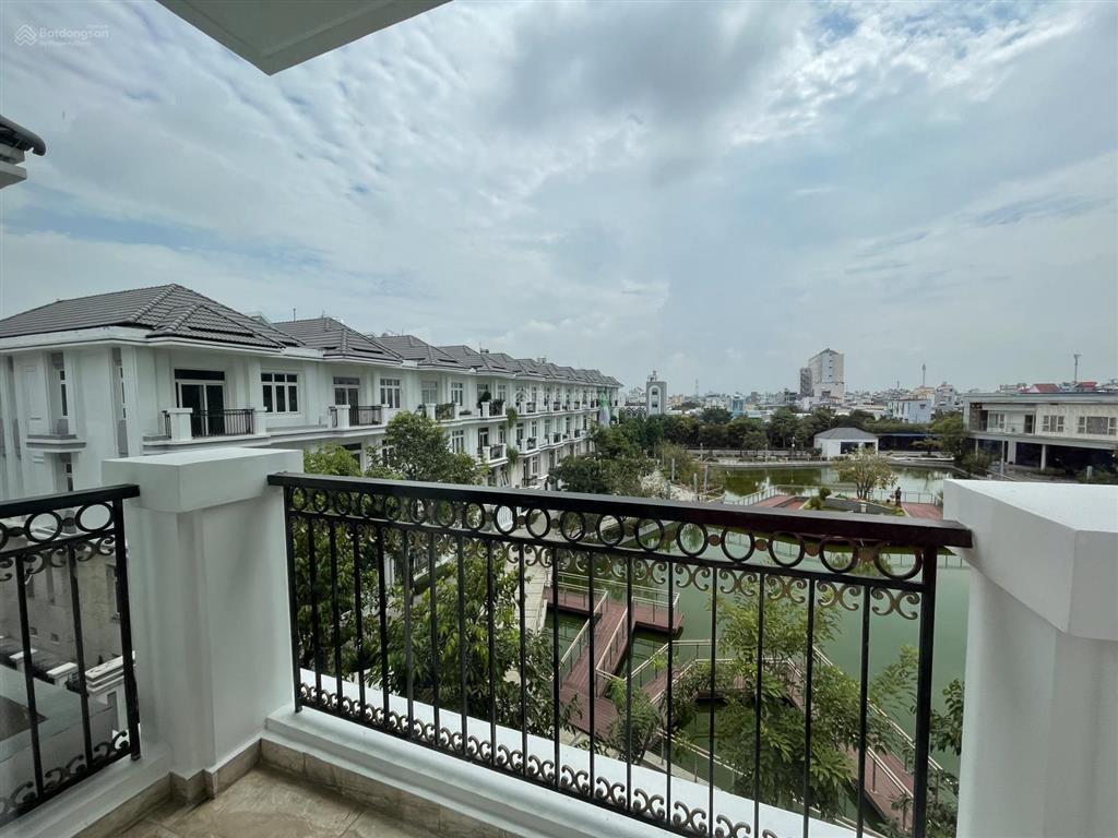 Cho thuê biệt thự cao cấp the peak garden, q7, có hầm, thang máy, 2 mặt tiền trước sau 60tr/th