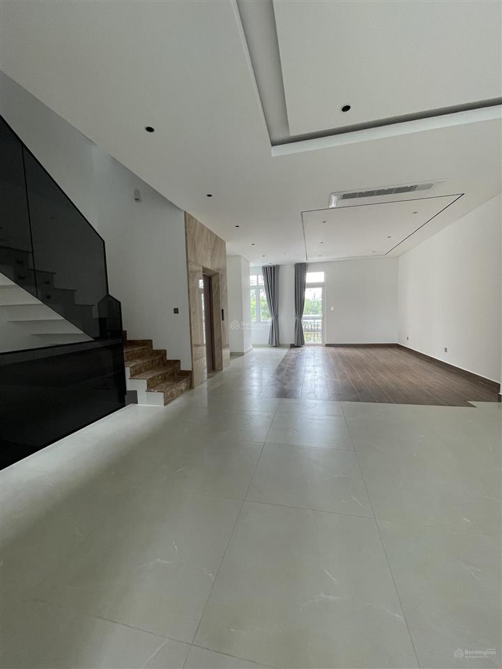 Cho thuê biệt thự cao cấp the peak garden, q7, có hầm, thang máy, 2 mặt tiền trước sau 60tr/th
