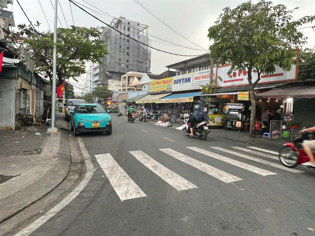 Cần bán tòa nhà chdv đường lý phục man q7, 106 phòng, thu nhập 500tr/th, 140 tỷ.  0918 278 ***