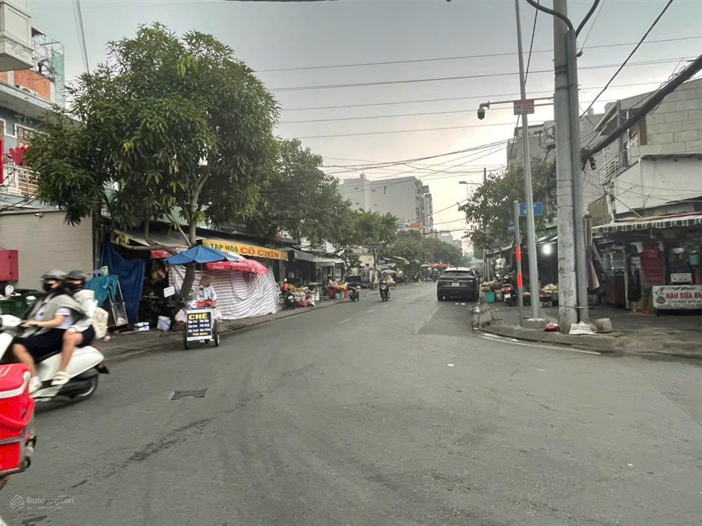 Cần bán tòa nhà chdv đường lý phục man q7, 106 phòng, thu nhập 500tr/th, 140 tỷ.  0918 278 ***