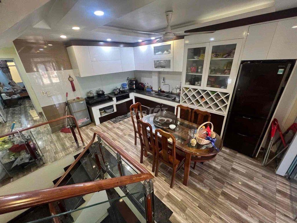 Phòng Spa 40m2 tầng 1 ngay Hùng Vương, An Duong 8 triệu /1 tháng