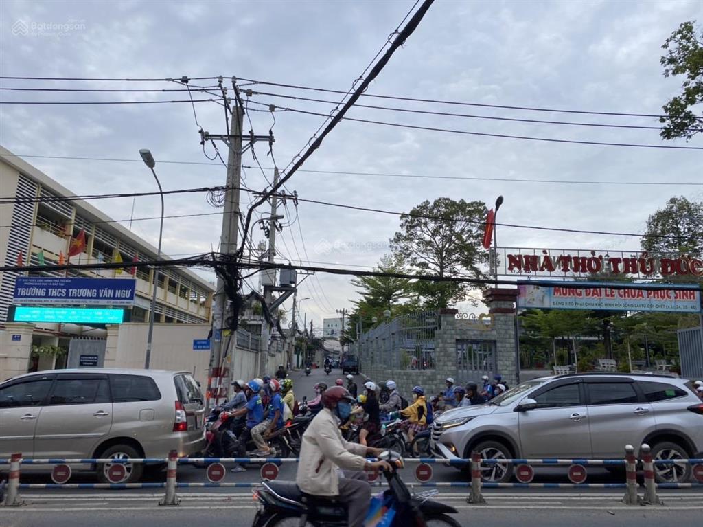 Bán nhà 1 trệt 1 lầu hẻm xe hơi đường võ văn ngân