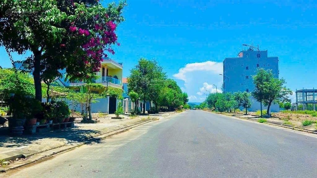 Bán lô 2 mặt tiền ngay trục đường văn tiếng dũng