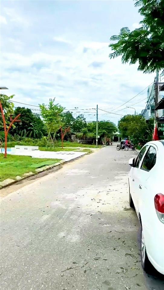 Đất 100m2 mặt tiền 5m5 đối diện công viên cực đẹp, giá chỉ 5 tỷ 250