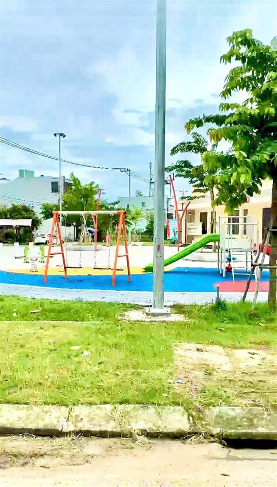 Đất 100m2 mặt tiền 5m5 đối diện công viên cực đẹp, giá chỉ 5 tỷ 250