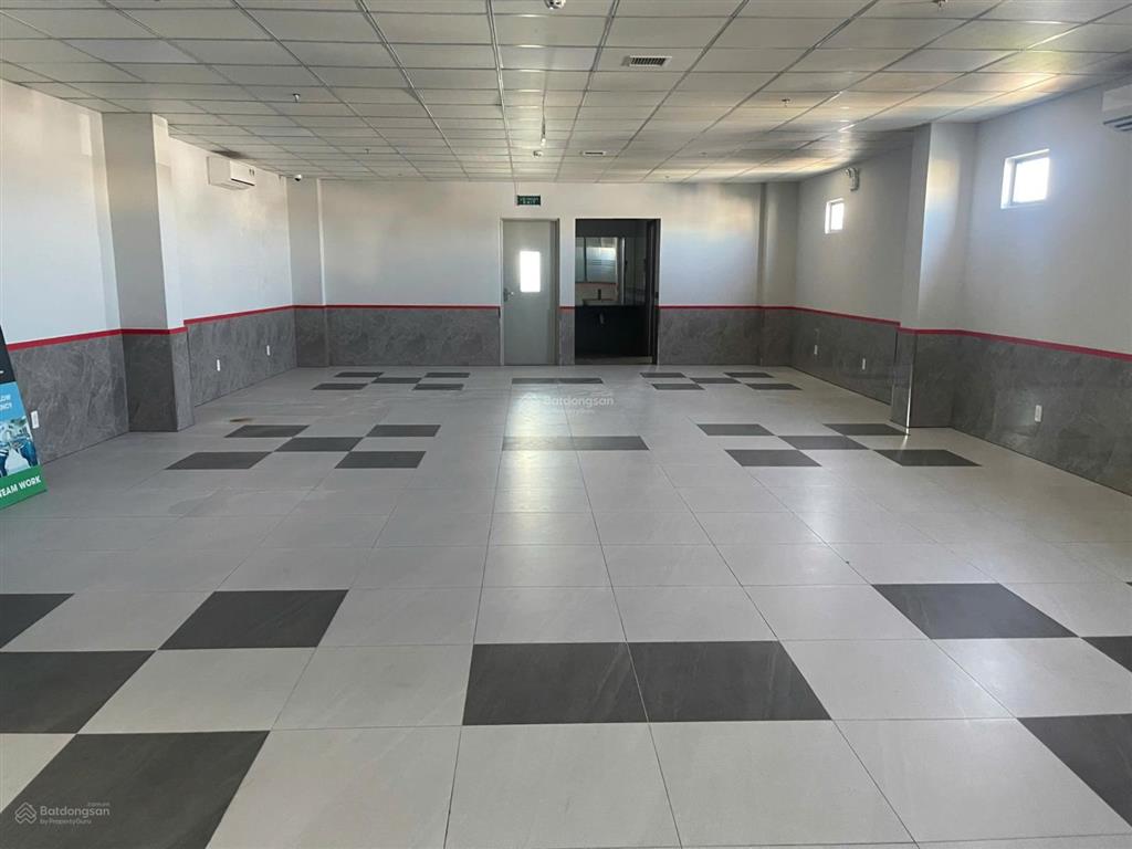 Cho thuê tòa nhà 7 tầng thang máy sát đại lộ phan đăng lưu, gần trung tâm tài chính