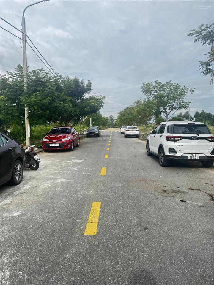 Đất đà nẵng 2 tỷ 250 / đường 13.5m sổ hồng sẵn