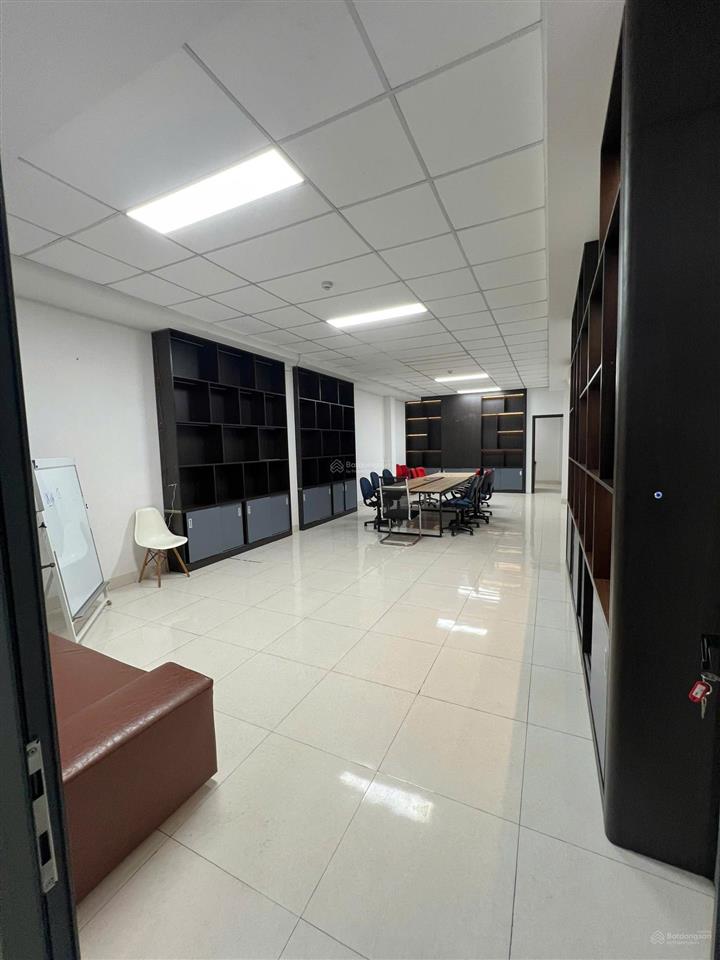 Cho thuê văn phòng full nội thất cao cấp chỉ cần mang máy tính đến làm việc