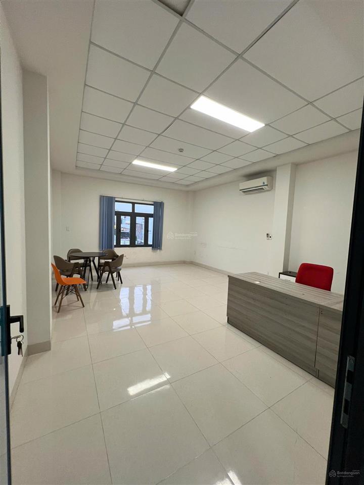 Cho thuê văn phòng full nội thất cao cấp chỉ cần mang máy tính đến làm việc