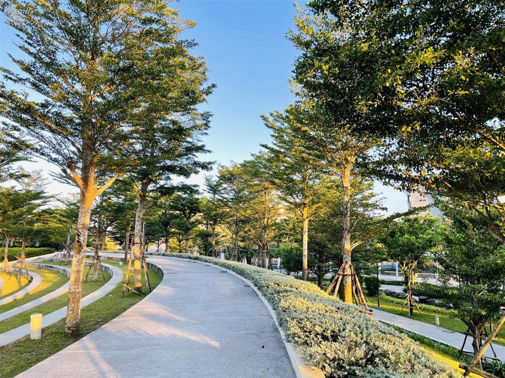 Cho thuê căn góc 3pn 80m2 full nội thất ban công hướng nam view công viên thoáng mát fpt plaza 3