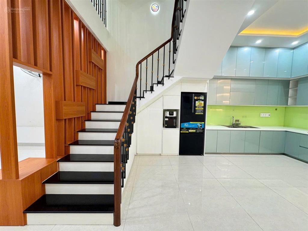 Bán nhà 4 tầng mặt tiền trung lương 12, diện t đất 100m2, diện tích sàn 308 m2, hoà xuân, đà nẵng