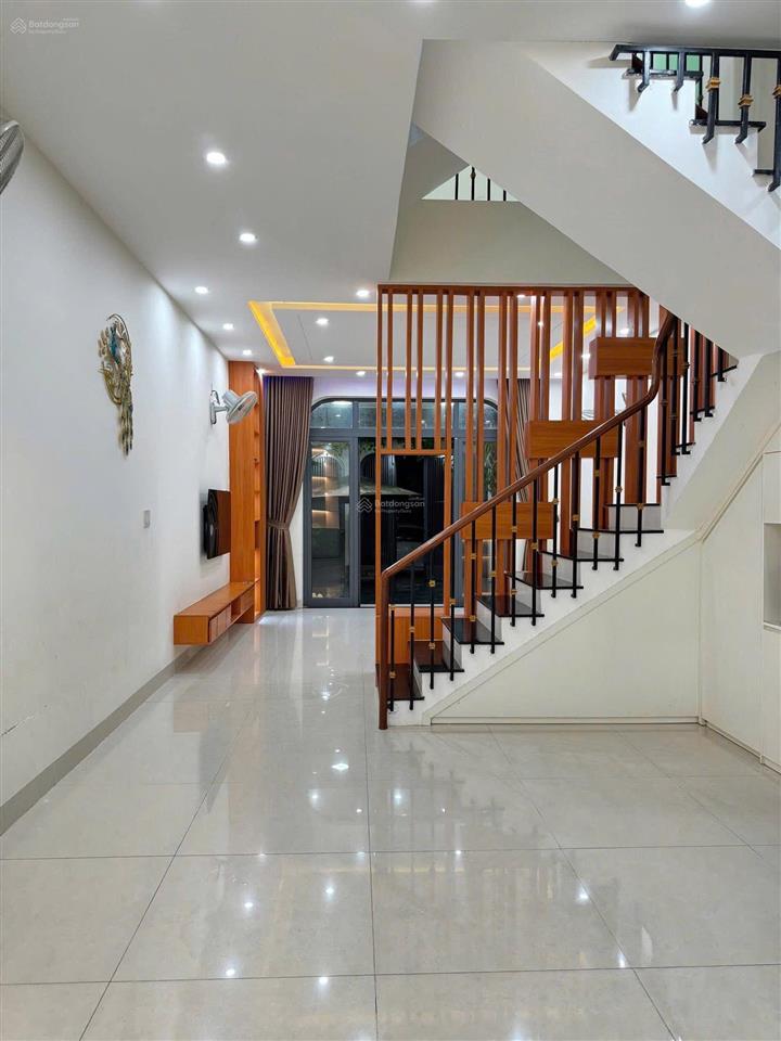 Bán nhà 4 tầng mặt tiền trung lương 12, diện t đất 100m2, diện tích sàn 308 m2, hoà xuân, đà nẵng