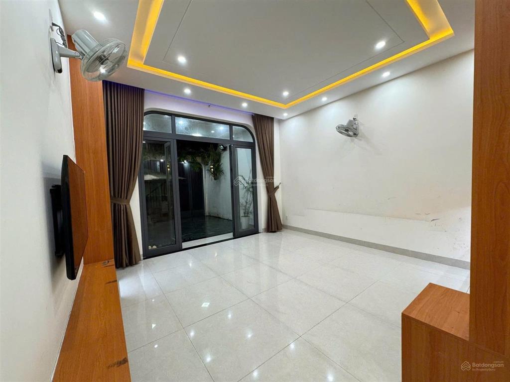 Bán nhà 4 tầng mặt tiền trung lương 12, diện t đất 100m2, diện tích sàn 308 m2, hoà xuân, đà nẵng