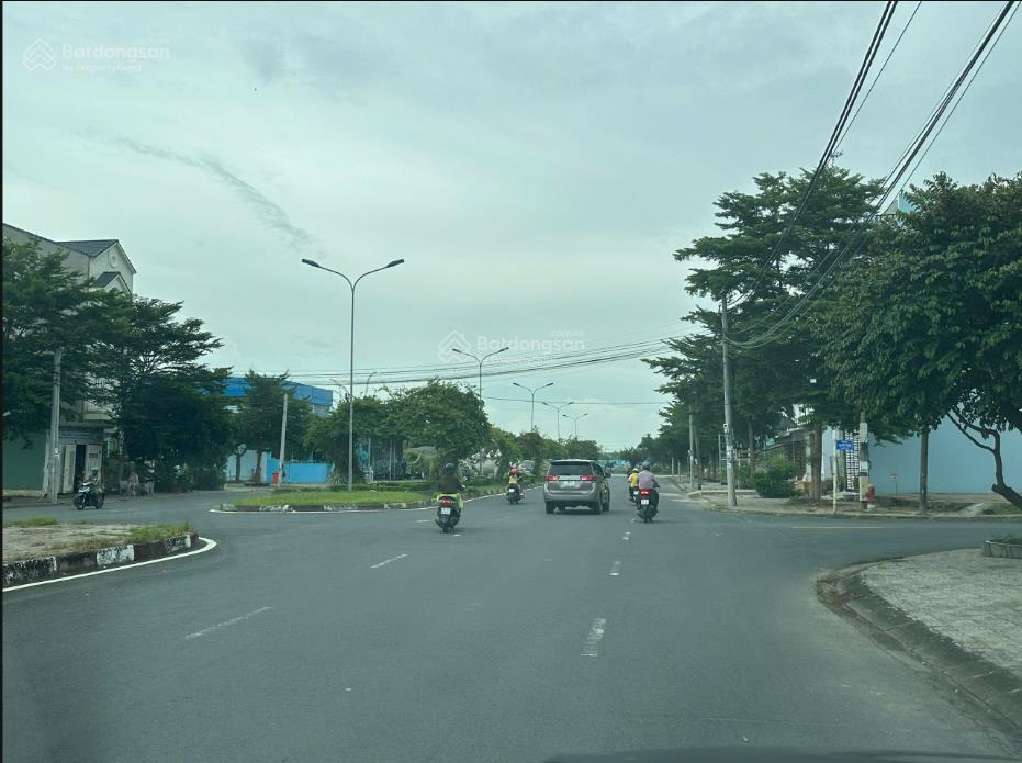 [sổ đỏ chính chủ] bán đất nền kdt hoàng phát  200m2 vị trí vàng  chỉ 4.15 tỷ  rẻ nhất khu vực!