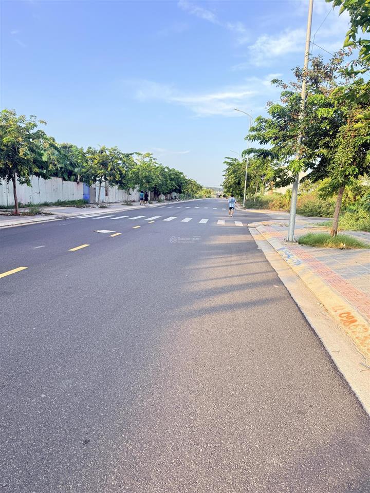 Hot hot.. giá tốt tdc p10
bán đất khu tđc lưu chí hiếu  p. rạch dừa