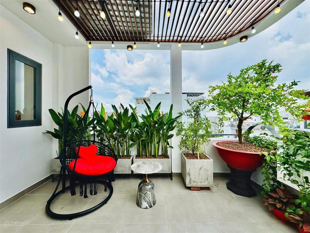 Bán nhà nguyễn gia trí 8mx25m giá 23tỷ 4 tầng p25 q. bt đường trước nhà 10m vị trí siêu đẹp
