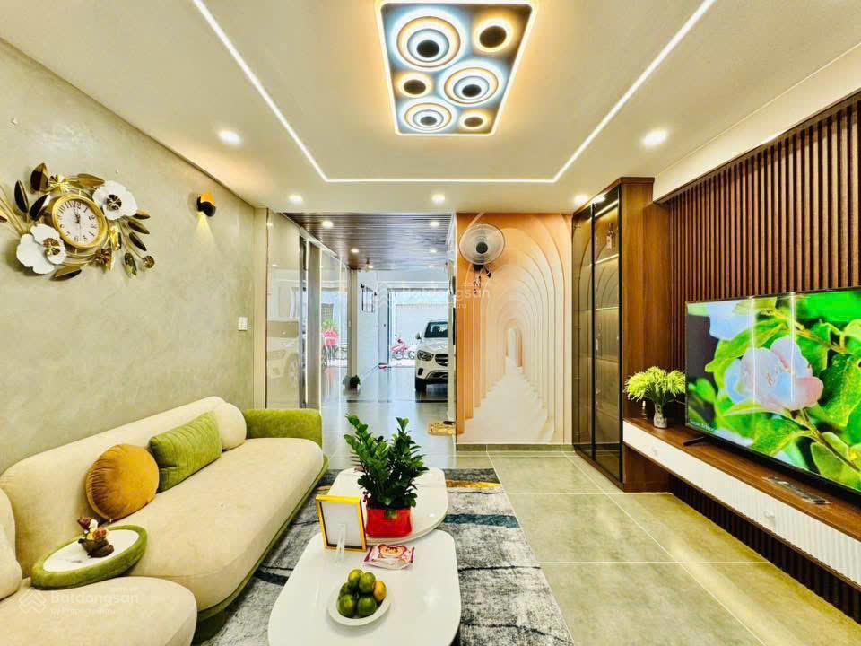 Bán nhà nguyễn gia trí 8mx25m giá 23tỷ 4 tầng p25 q. bt đường trước nhà 10m vị trí siêu đẹp