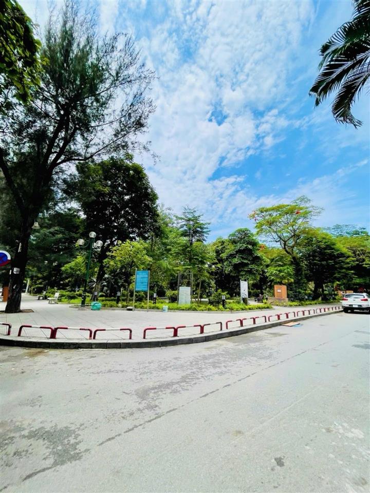 Mặt ngõ ô tô, kinh doanh đỉnh, đối diện công viên 16 đống đa, ngay ngã 6 ô chợ dừa  0816 566 ***
