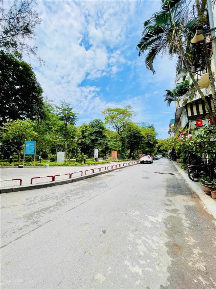 Mặt ngõ ô tô, kinh doanh đỉnh, đối diện công viên 16 đống đa, ngay ngã 6 ô chợ dừa  0816 566 ***